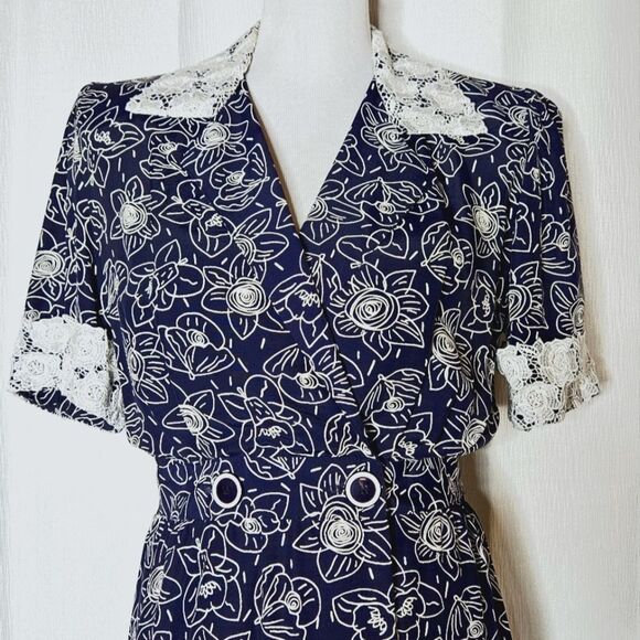 Cynthia Howie Vintage Navy Blue Outlined Floral Lace Pleated Tea Length Dress - Picture 3 of 16